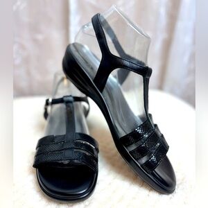SAS Capri T-Strap Black Leather Sandals, Women’s 9-1/2M